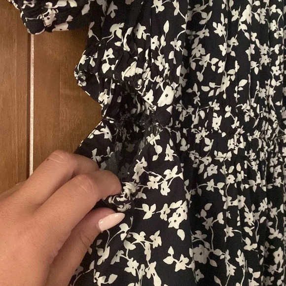 Old Navy Black and White Floral Poplin Dress - Picture 7 of 10